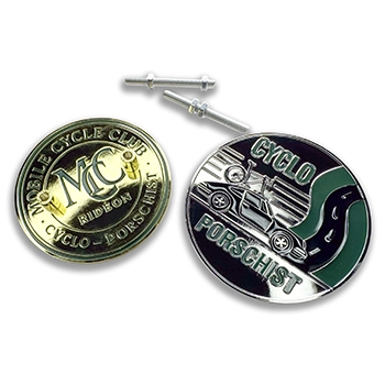 Badge de calandre émaillé avec tiges filetées